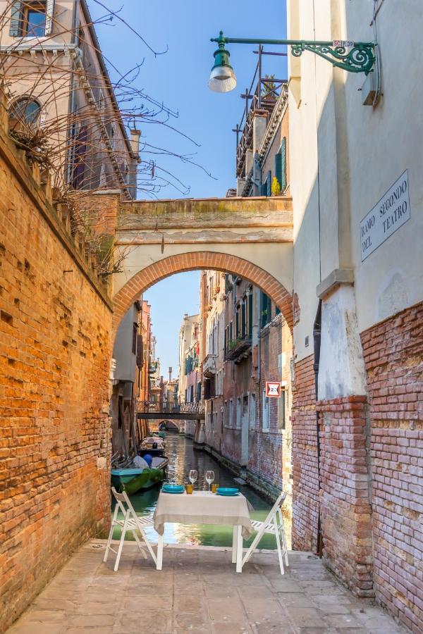 Ramo Del Teatro Canal View * Venise
