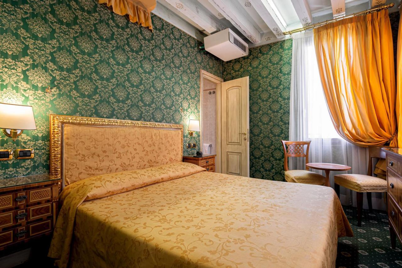 Santa Marina Hotel