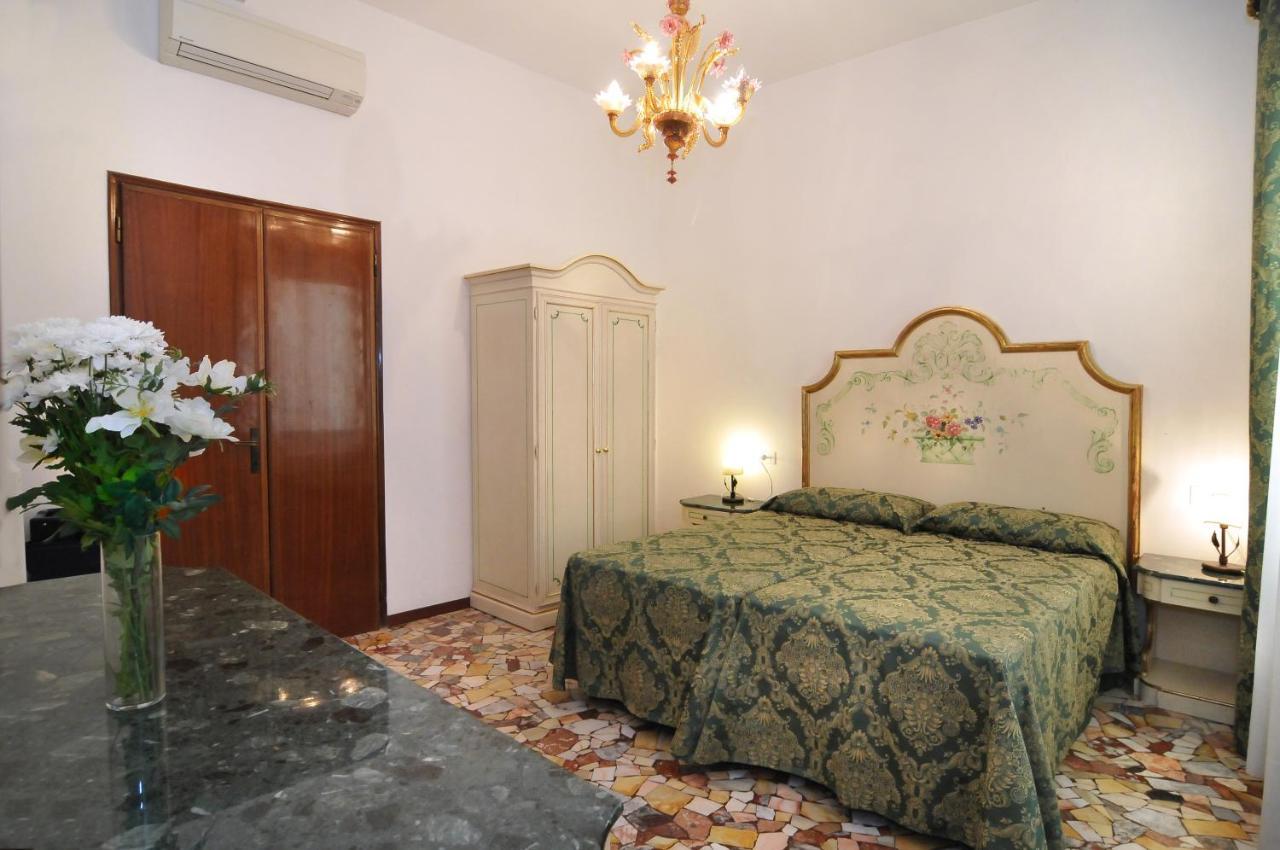 Smeraldo Grand Canal 1566c Venise