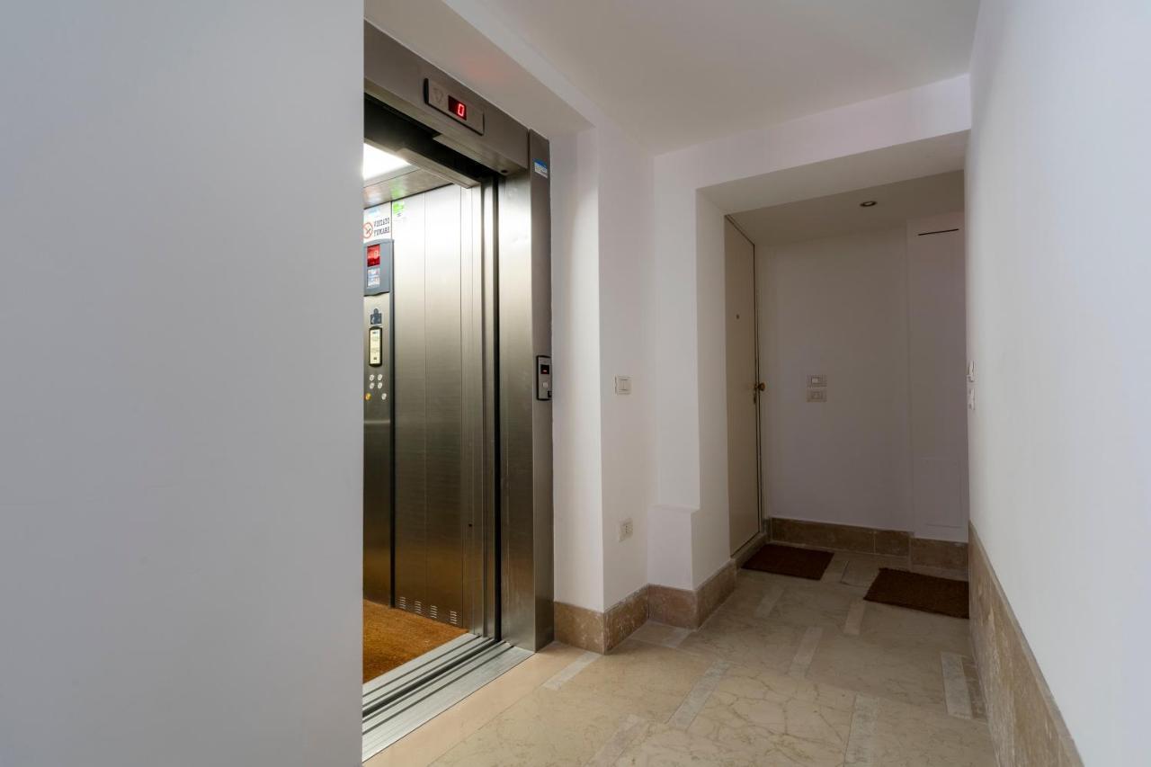 Gio Ponti’s Flat In 027042-loc-11349 *