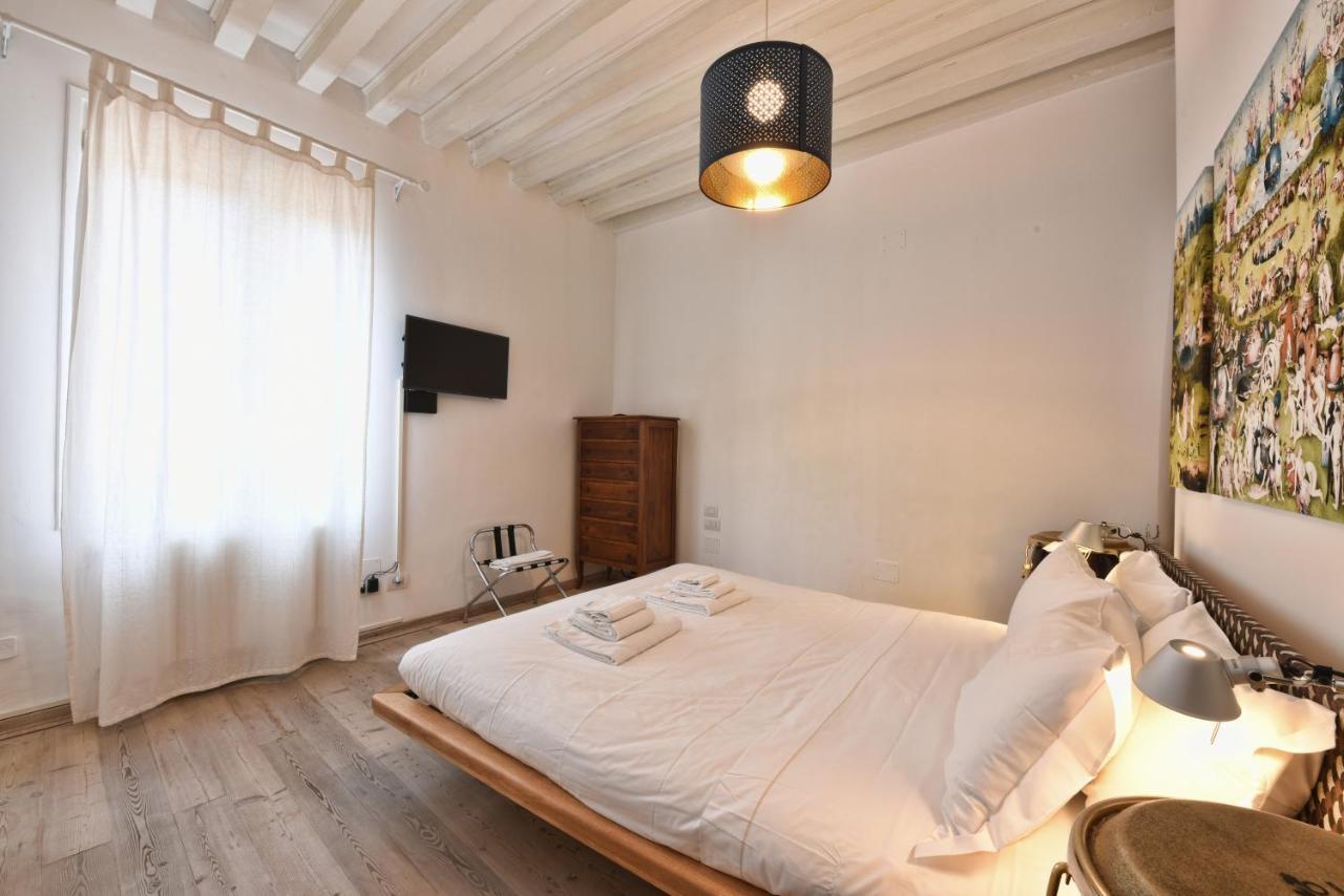 Al Piano - Away From Apartment Venedig