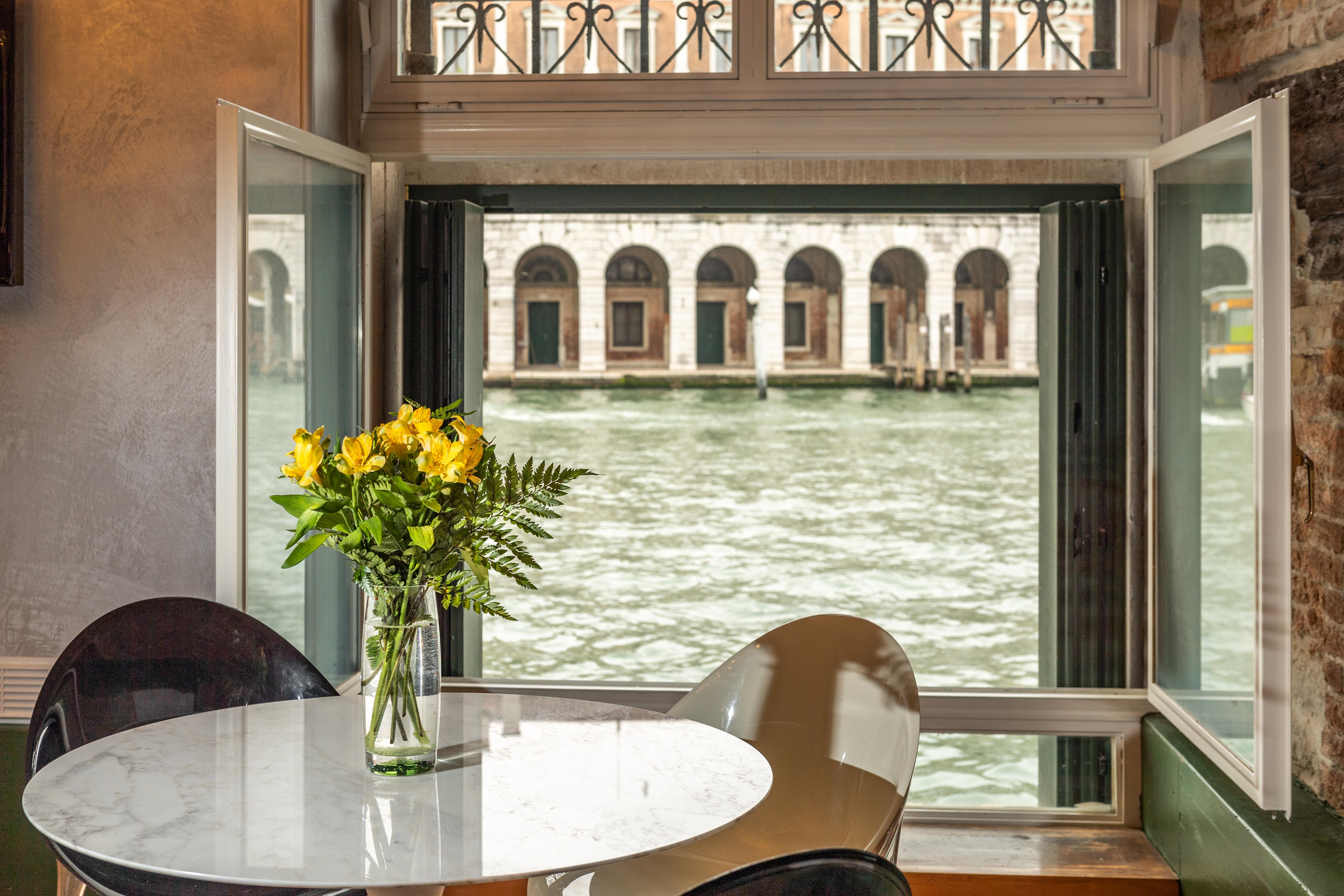 Gasthof Locanda Leon Bianco On The Grand Canal