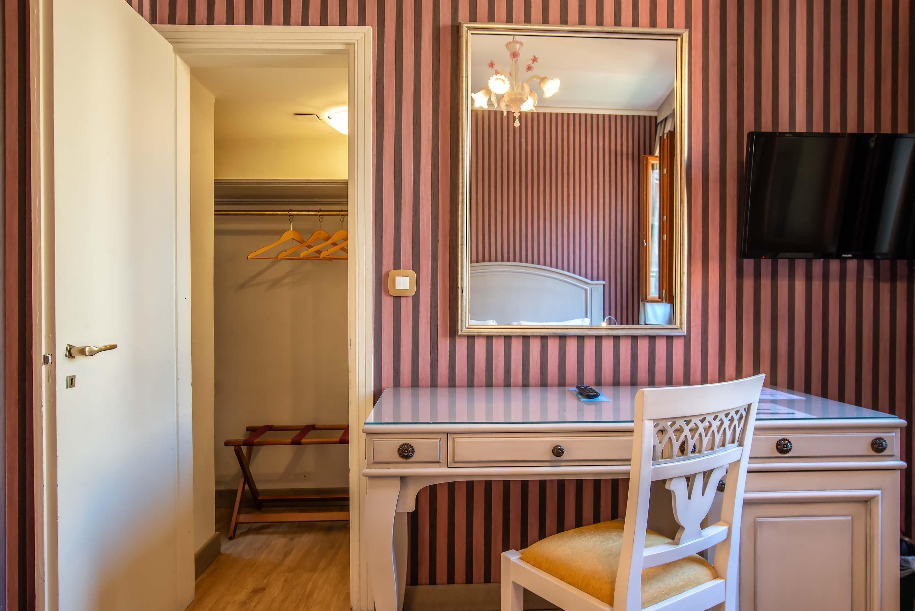 Hotel La Fenice Et Des Artistes 3*