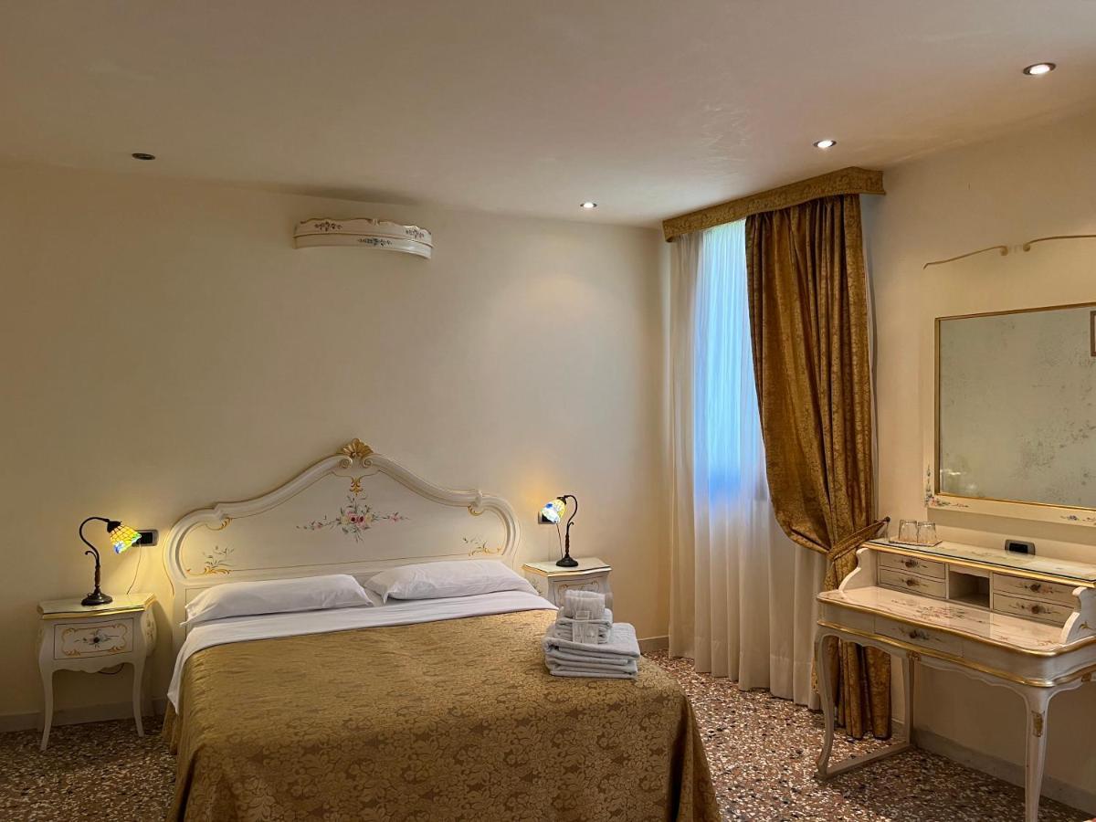 Venice Inn *