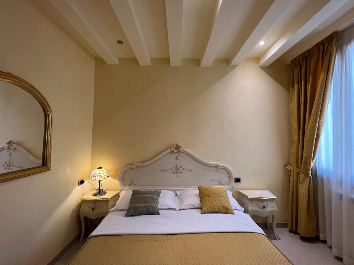 Venice Inn *