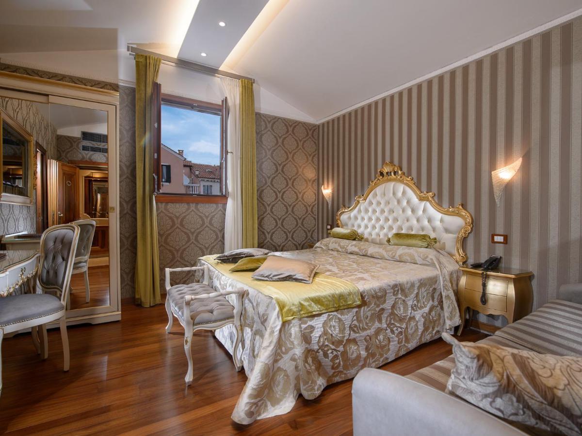Santa Marina Hotel
