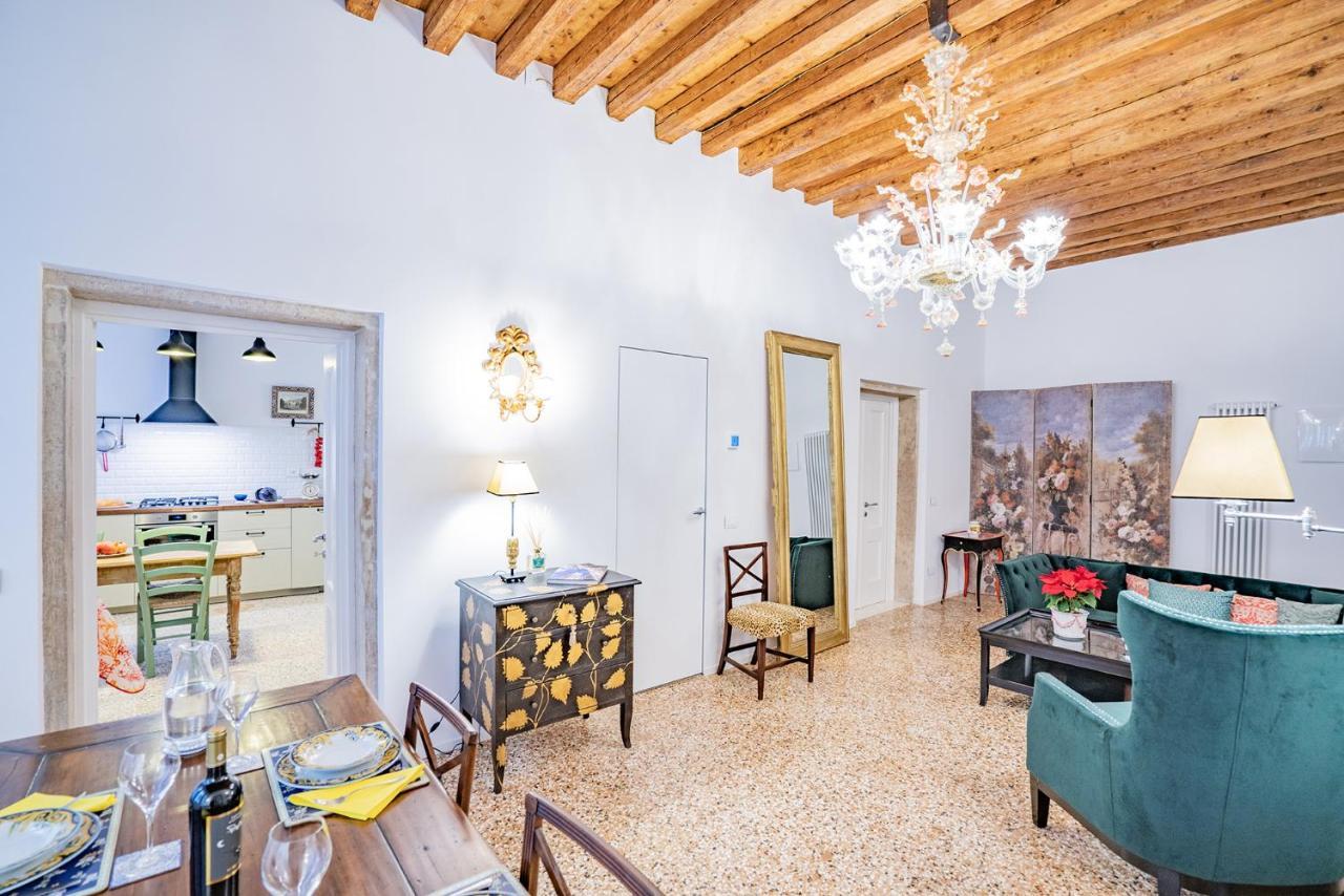 Ca' San Beneto Completely Refurbished In A Fabulously Area Venedig