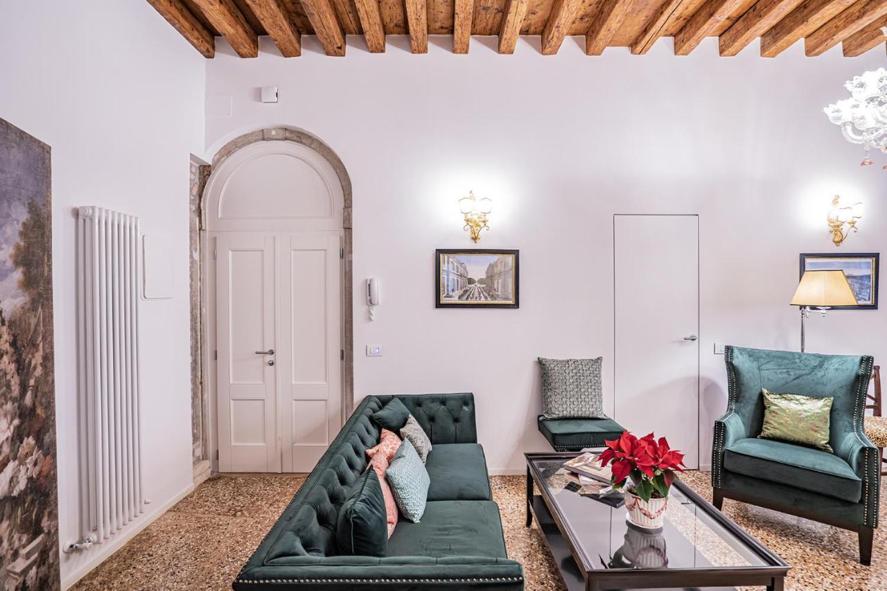 Apartment Ca' San Beneto Completely Refurbished In A Fabulously Area Venedig