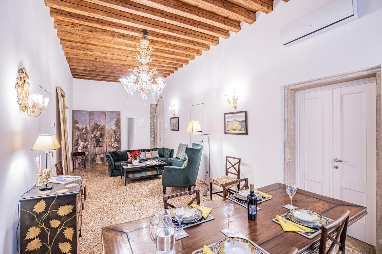 Ca' San Beneto Completely Refurbished In A Fabulously Area Venedig