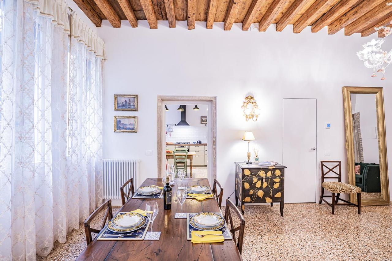 Ca' San Beneto Completely Refurbished In A Fabulously Area Venedig