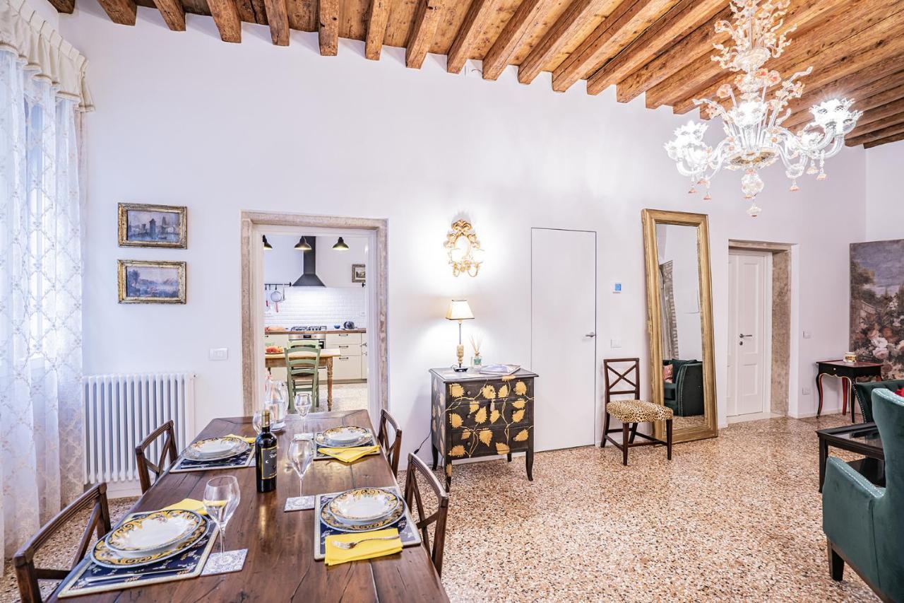 Apartment Ca' San Beneto Completely Refurbished In A Fabulously Area Venedig