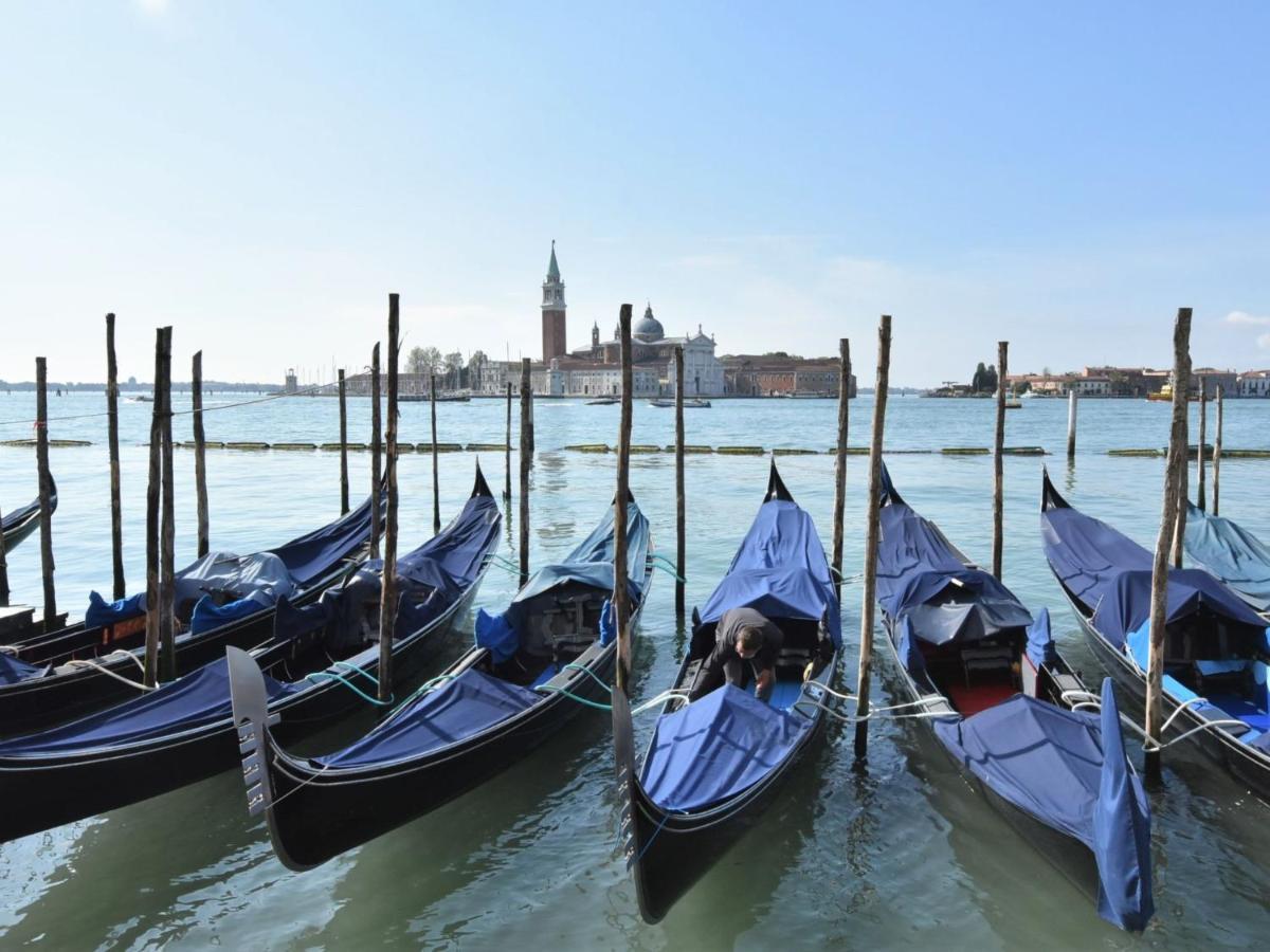 Iris By Interhome * Venice