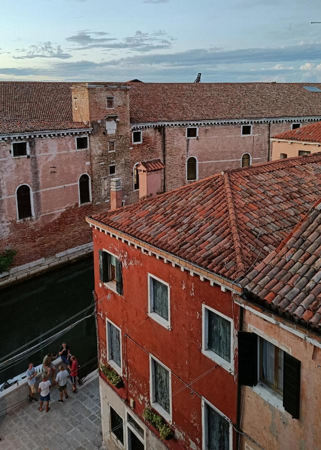 Biennale Area With Terrace And View! Venedig