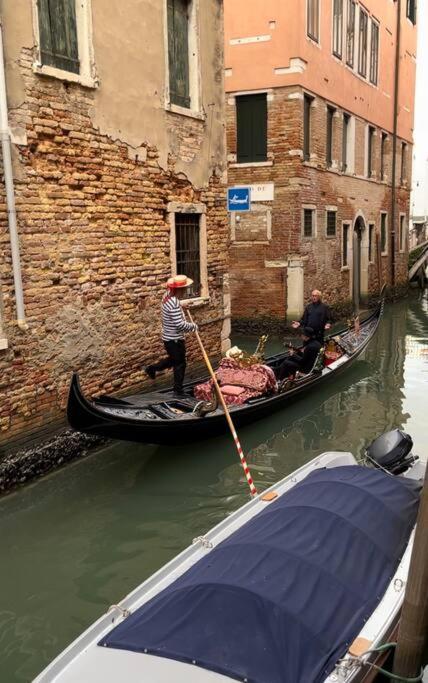 Dream's Door With Canal View In Appartement Venise