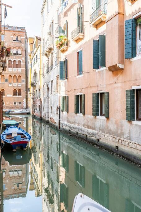 Dream's Door With Canal View In