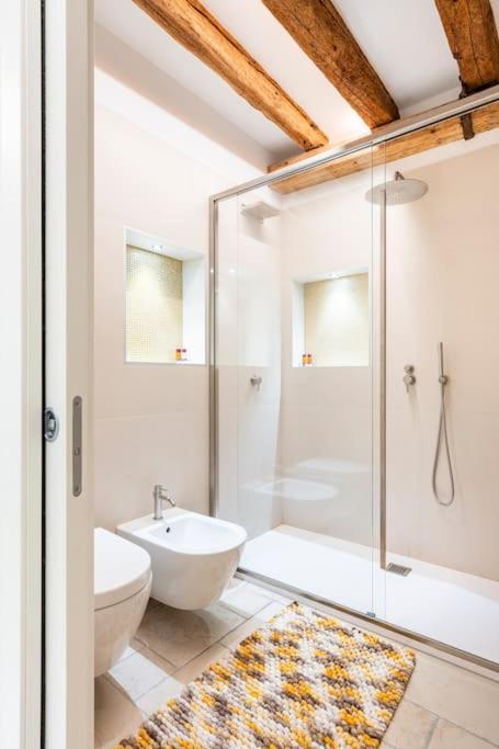 Dream's Door With Canal View In Appartement *