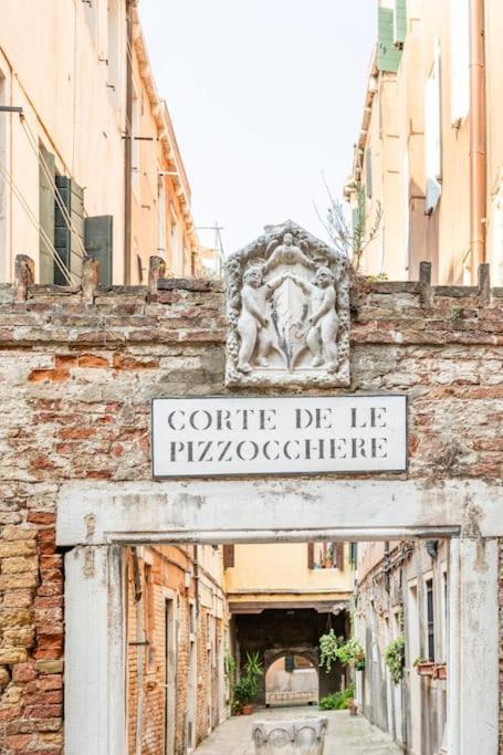 Dream's Door With Canal View In * Venise