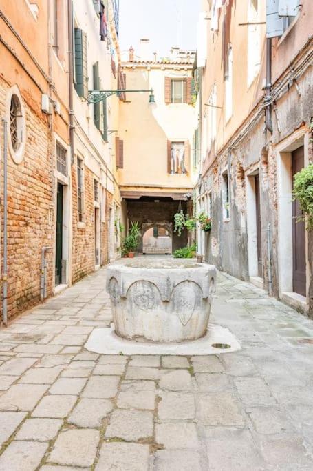 Dream's Door With Canal View In Appartement Venise