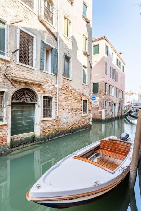 Dream's Door With Canal View In Appartement