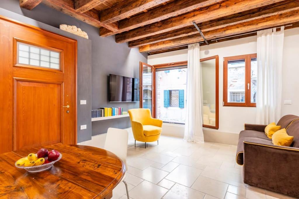 Dream's Door With Canal View In Appartement Venise