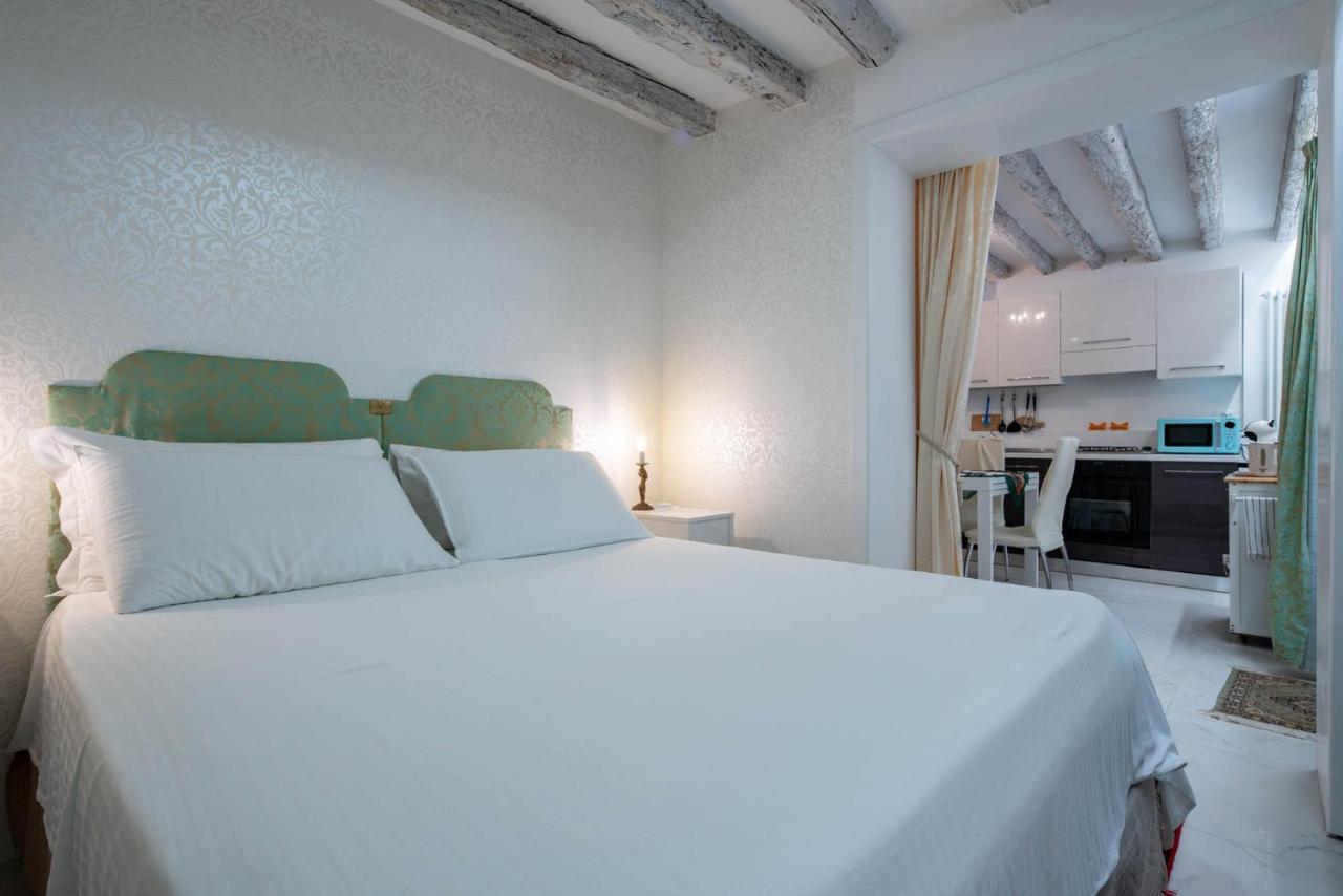 Loving In Venice, 5 Stars * Venise