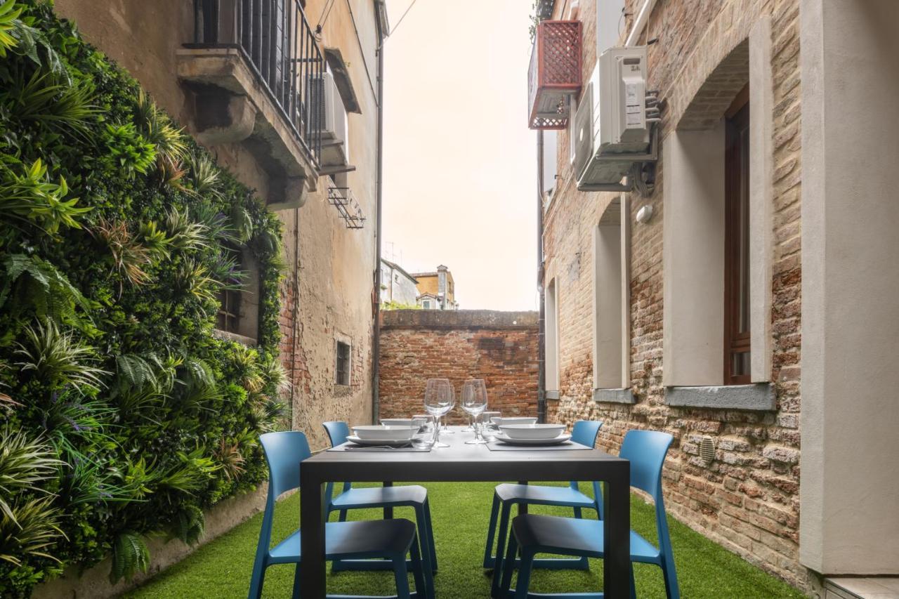 Castello With Garden R&r
