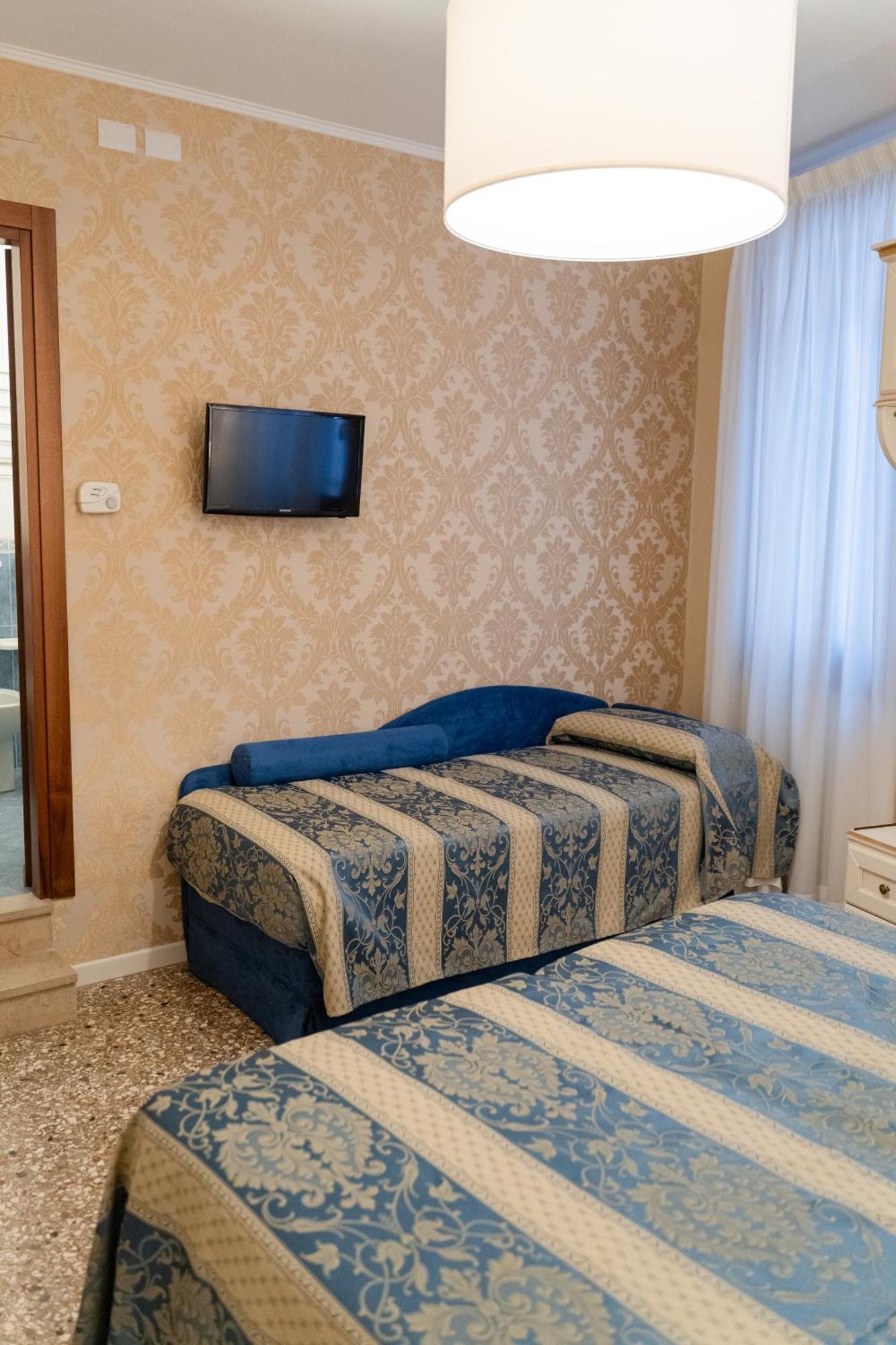 Tivoli Hotel