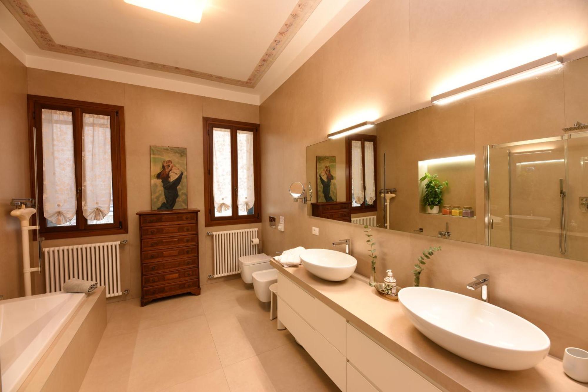 Soderini Splendor: First Floor Palazzo Charm At Castello Square Venedig