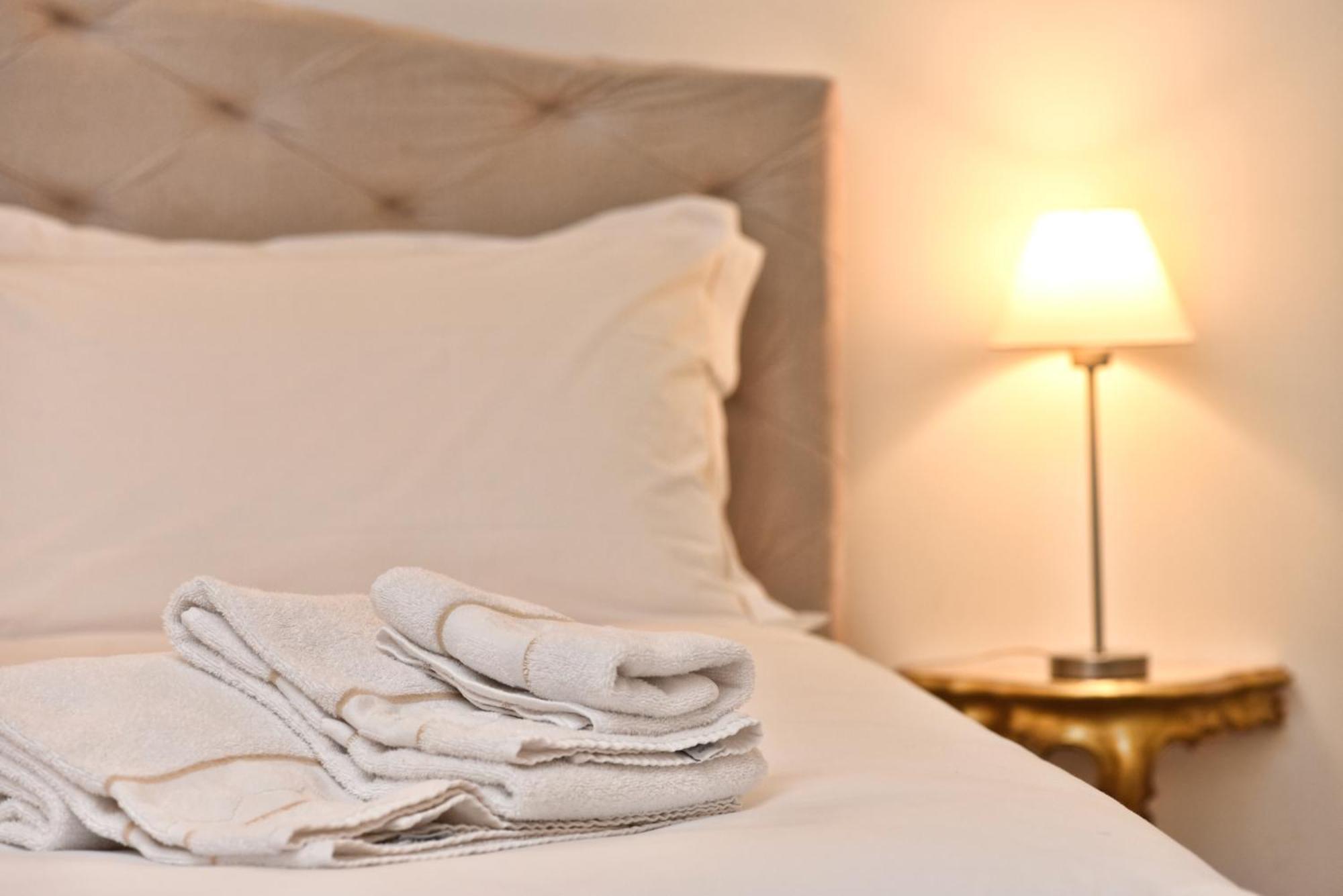Apartment Soderini Splendor: First Floor Palazzo Charm At Castello Square Venedig