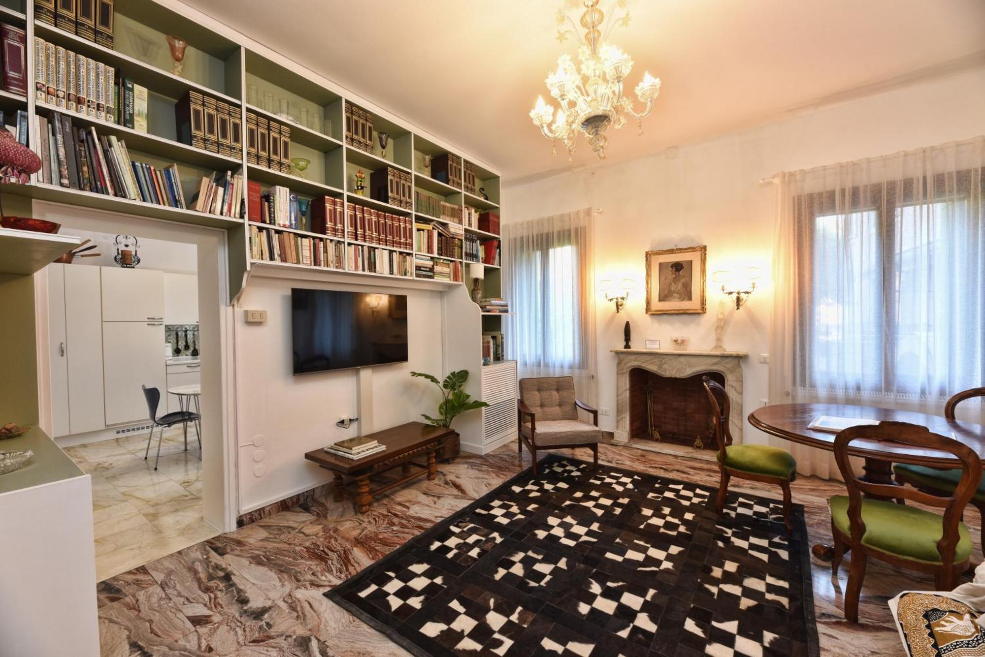 Apartment Soderini Splendor: First Floor Palazzo Charm At Castello Square Venedig