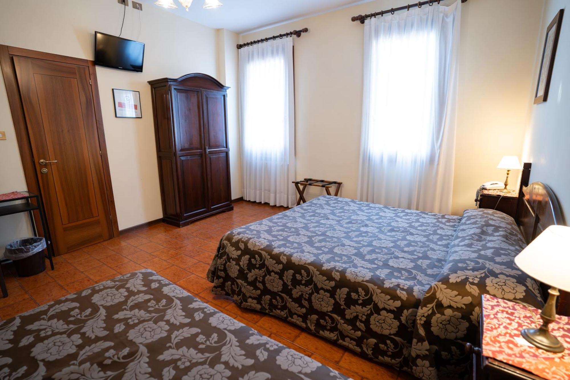 Tivoli Hotel
