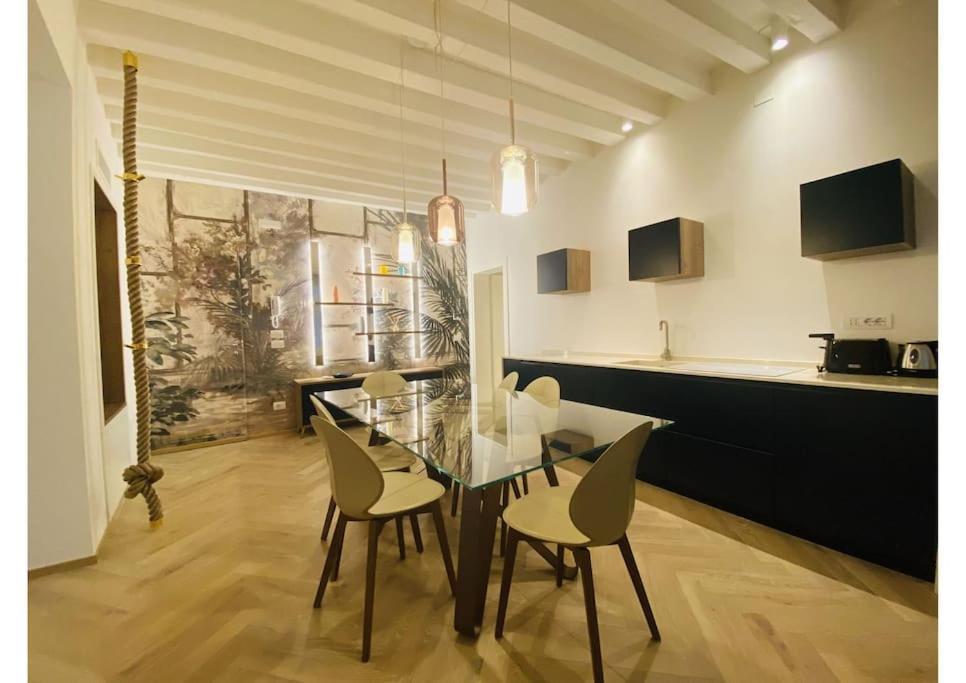 Sweet Time Venice, Luxury San Marco Frezzaria Apt!