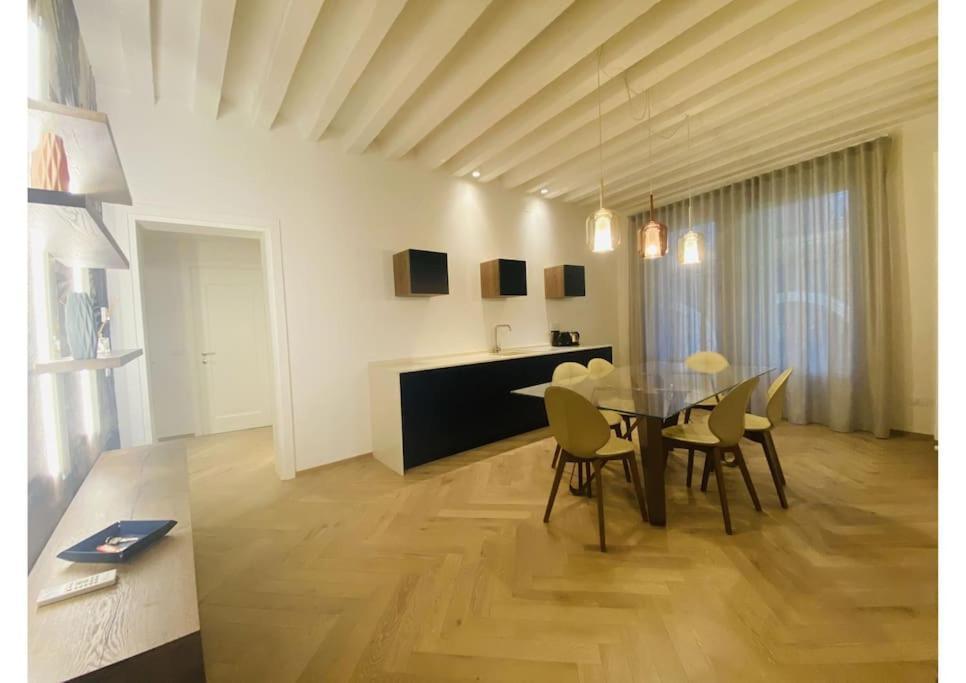 Sweet Time Venice, Luxury San Marco Frezzaria Apt! * Venise