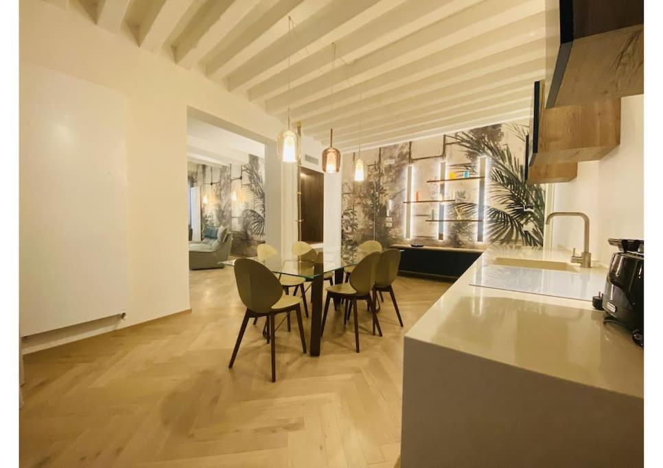 Sweet Time Venice, Luxury San Marco Frezzaria Apt! Appartement