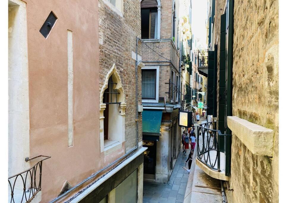 Sweet Time Venice, Luxury San Marco Frezzaria Apt! Venise