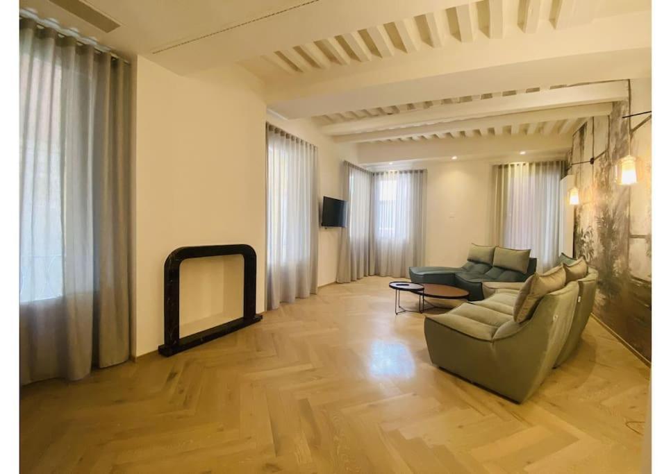 Sweet Time Venice, Luxury San Marco Frezzaria Apt! Appartement *