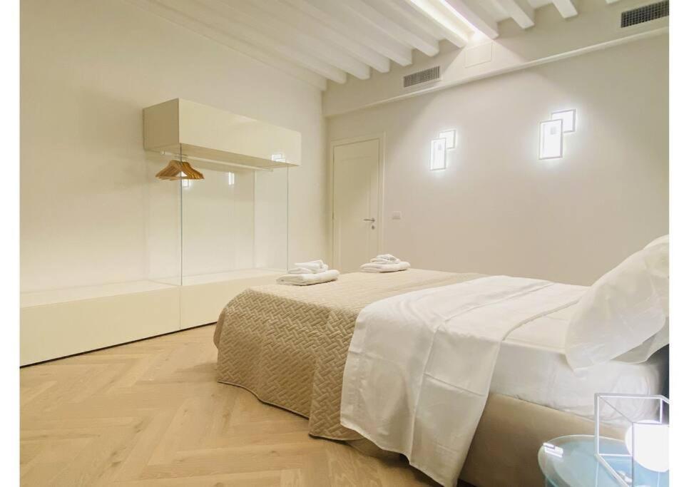 Sweet Time Venice, Luxury San Marco Frezzaria Apt! *