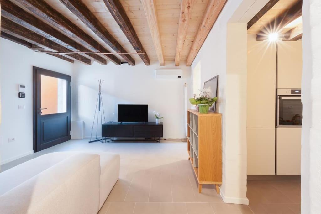 Ca' Ferrando, Brand New Apartment, Experienced Host! * Venedig