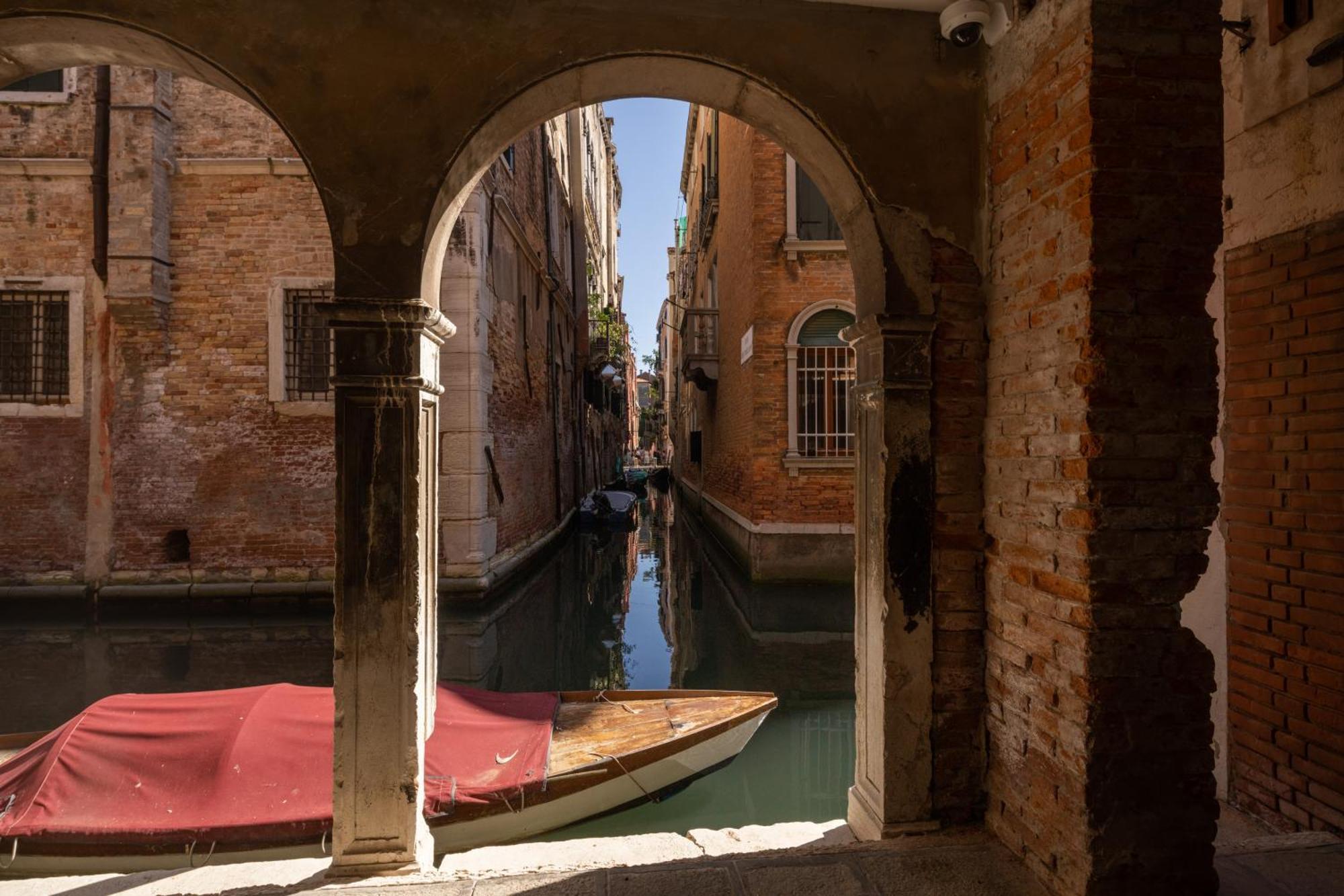 Sant'aponal Cozy With Balcony R&r Apartment Venedig