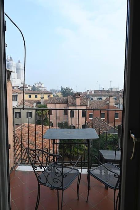 Apartment Salute