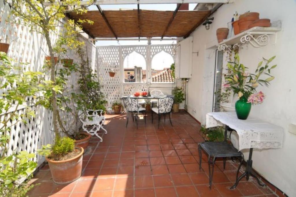 Salute Apartment