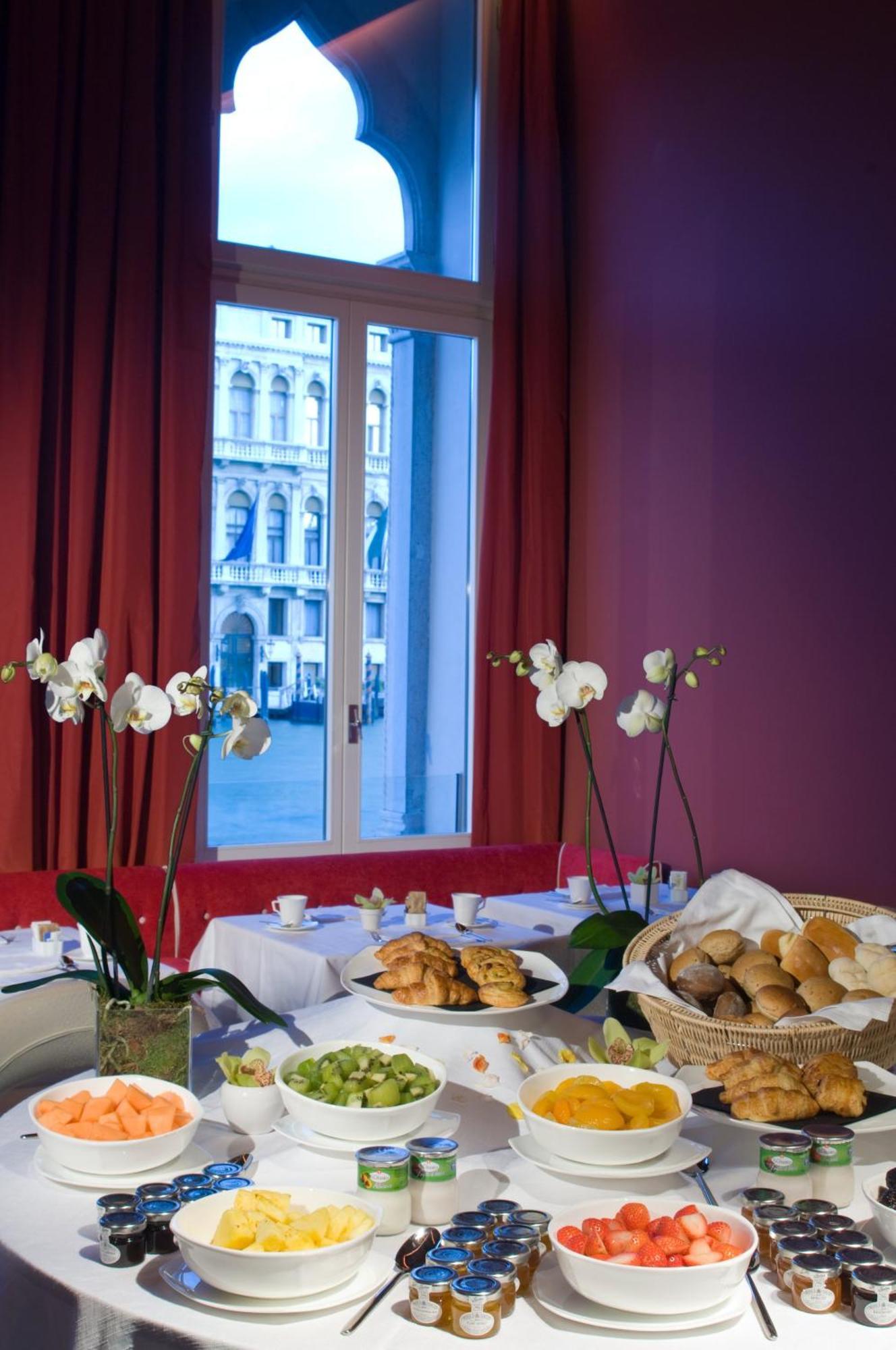 Hotel Sina Centurion Palace 5*