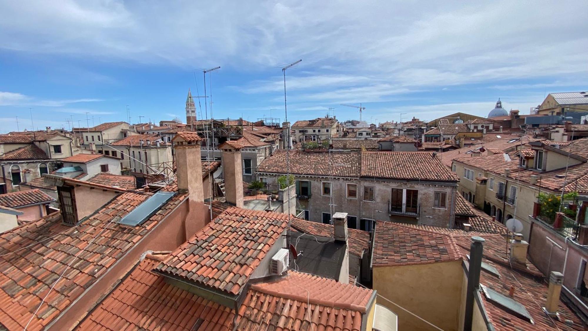Rooftop 3999 Venise