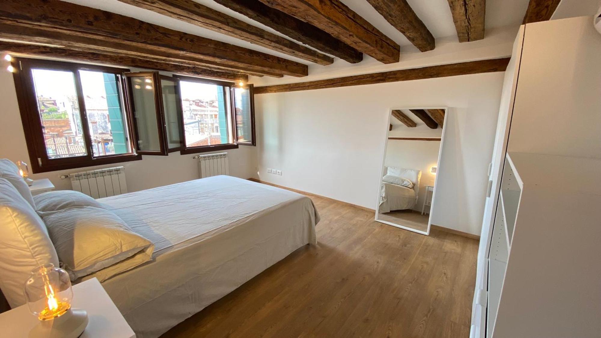 Appartement Rooftop 3999 *