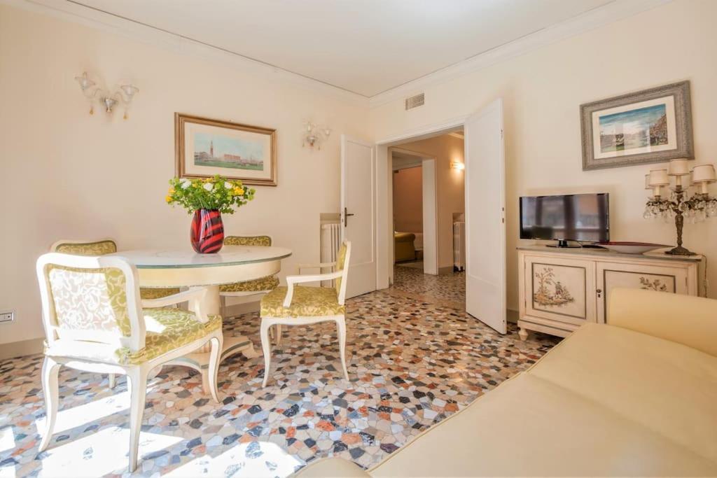Ca' San Marco, Literally 20 Meters From San Marco Square! Apartment Venice