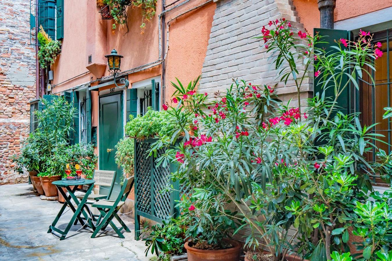 Lo Squero 1 The Secret Courtyard In Dorsoduro Appartement *