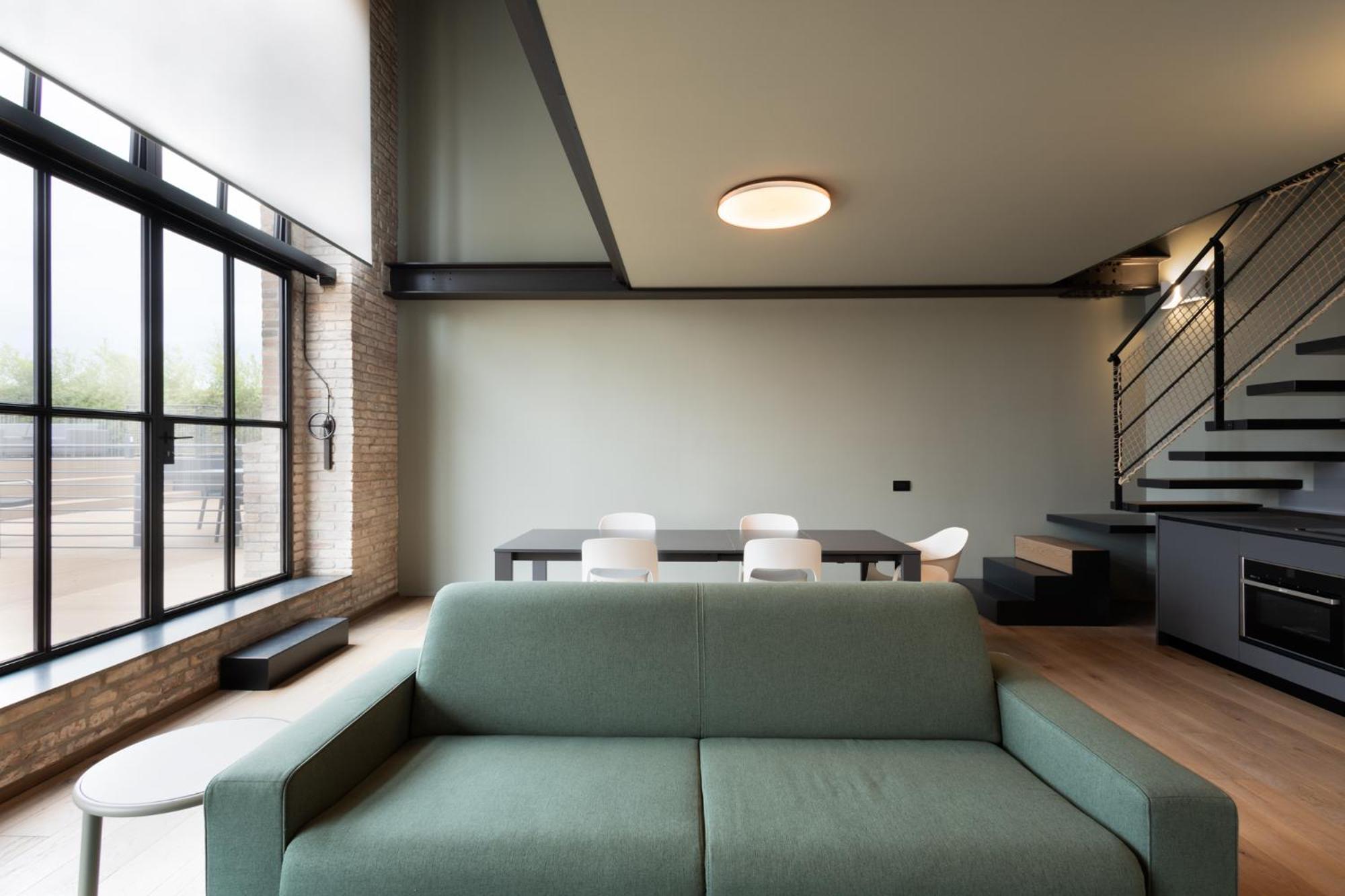 Penthouse - Loft With Canal View Apartment