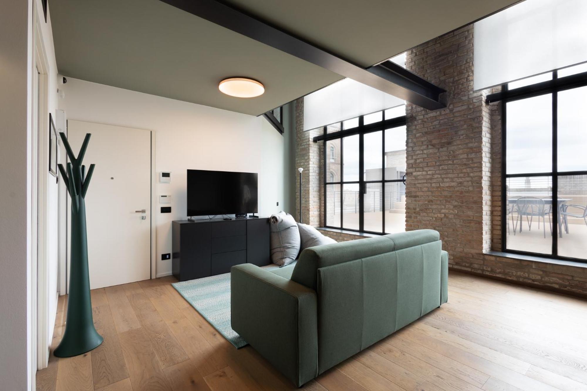 Penthouse - Loft With Canal View Apartment *