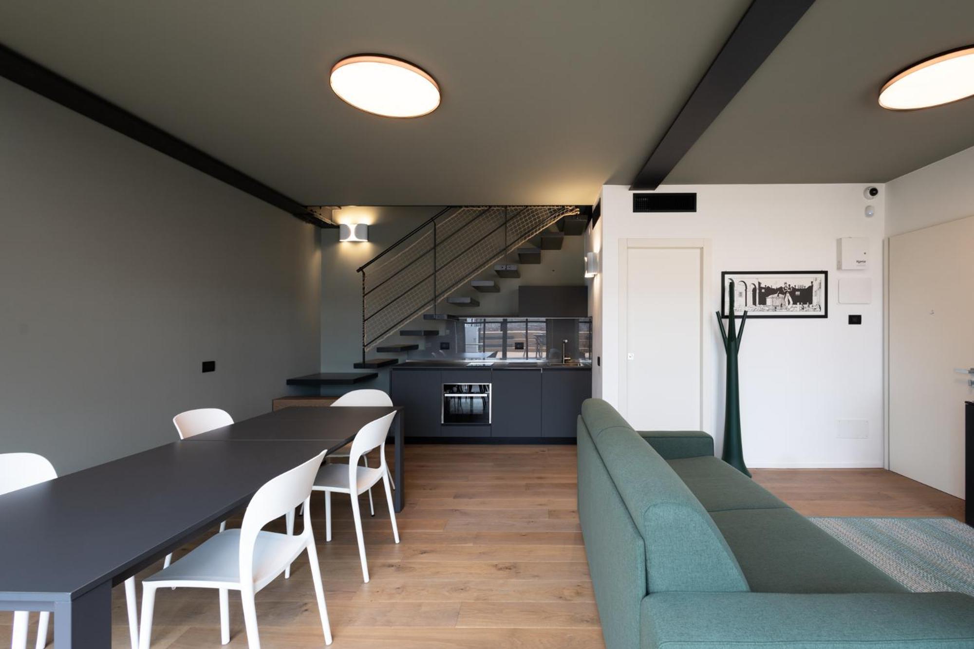 Penthouse - Loft With Canal View Apartment