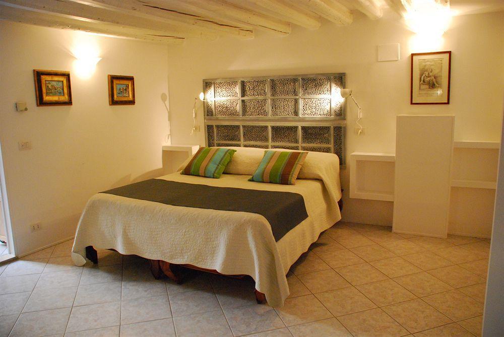 Couette-café Corte 1321 Venise